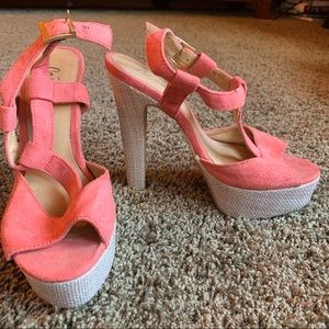 salmon colored sandal style heels - size 6